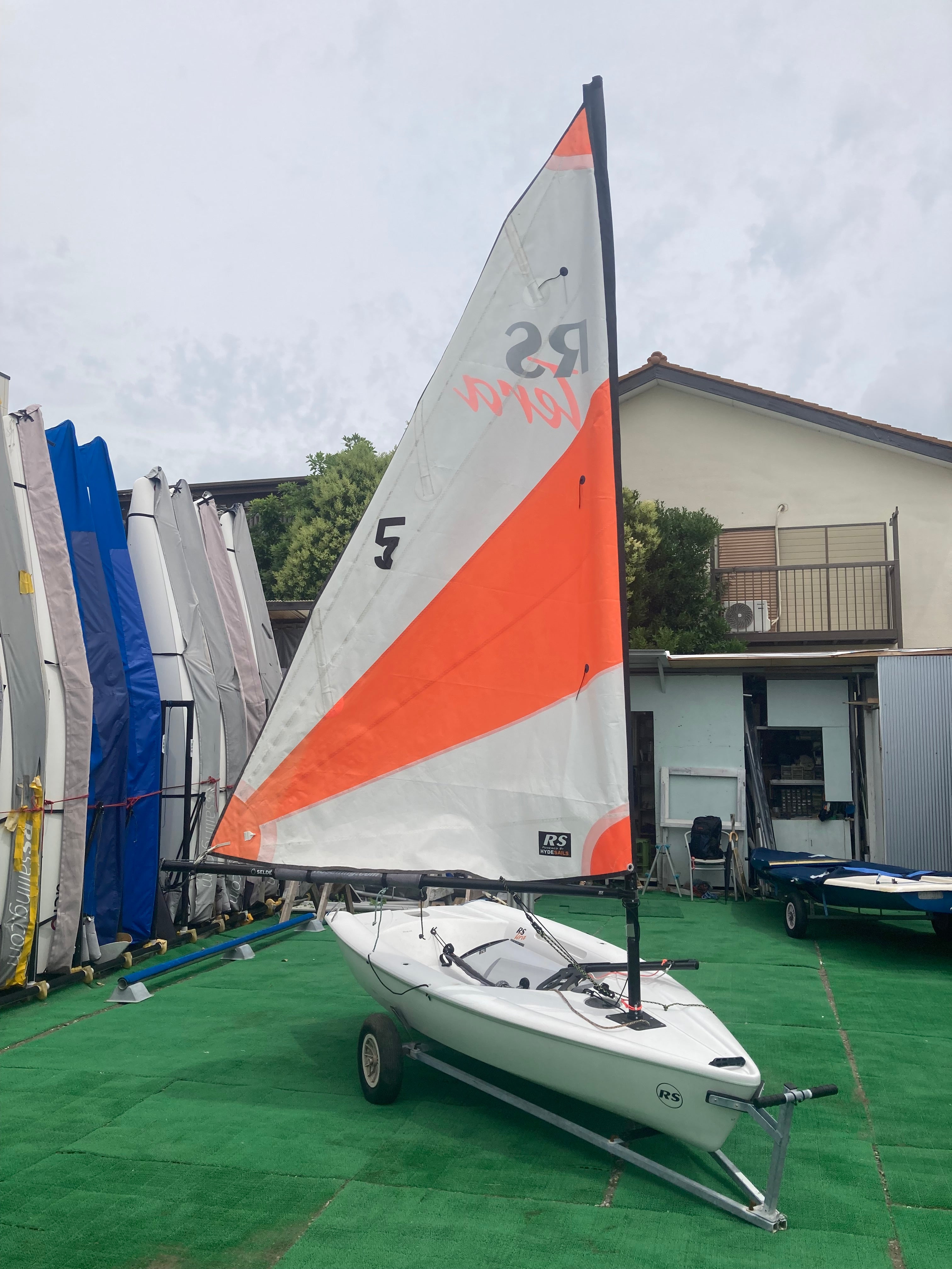 中古艇　RS Tera Sport　セール番号3749　純正鉄製トロリー付き