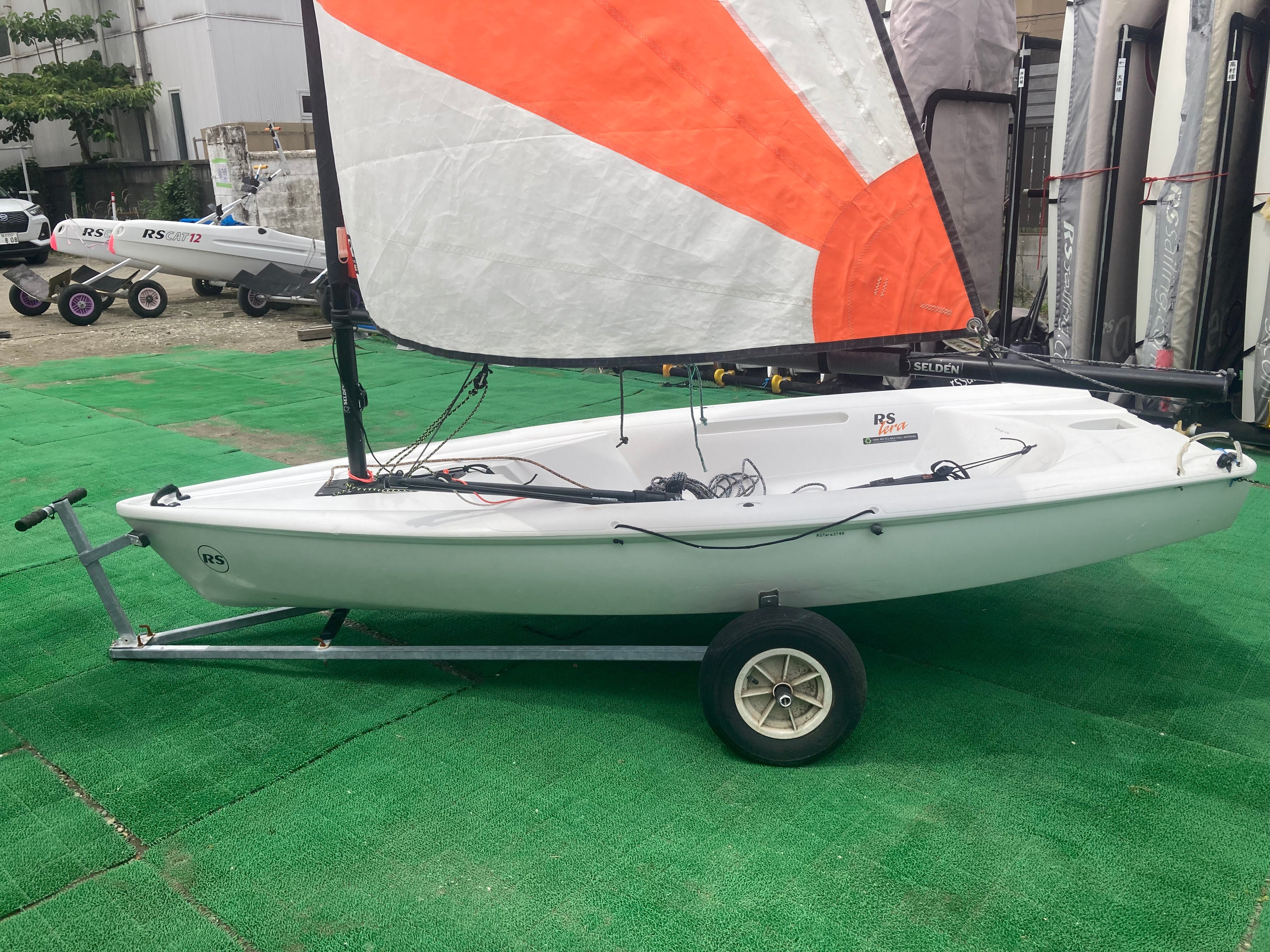 中古艇　RS Tera Sport　セール番号3749　純正鉄製トロリー付き