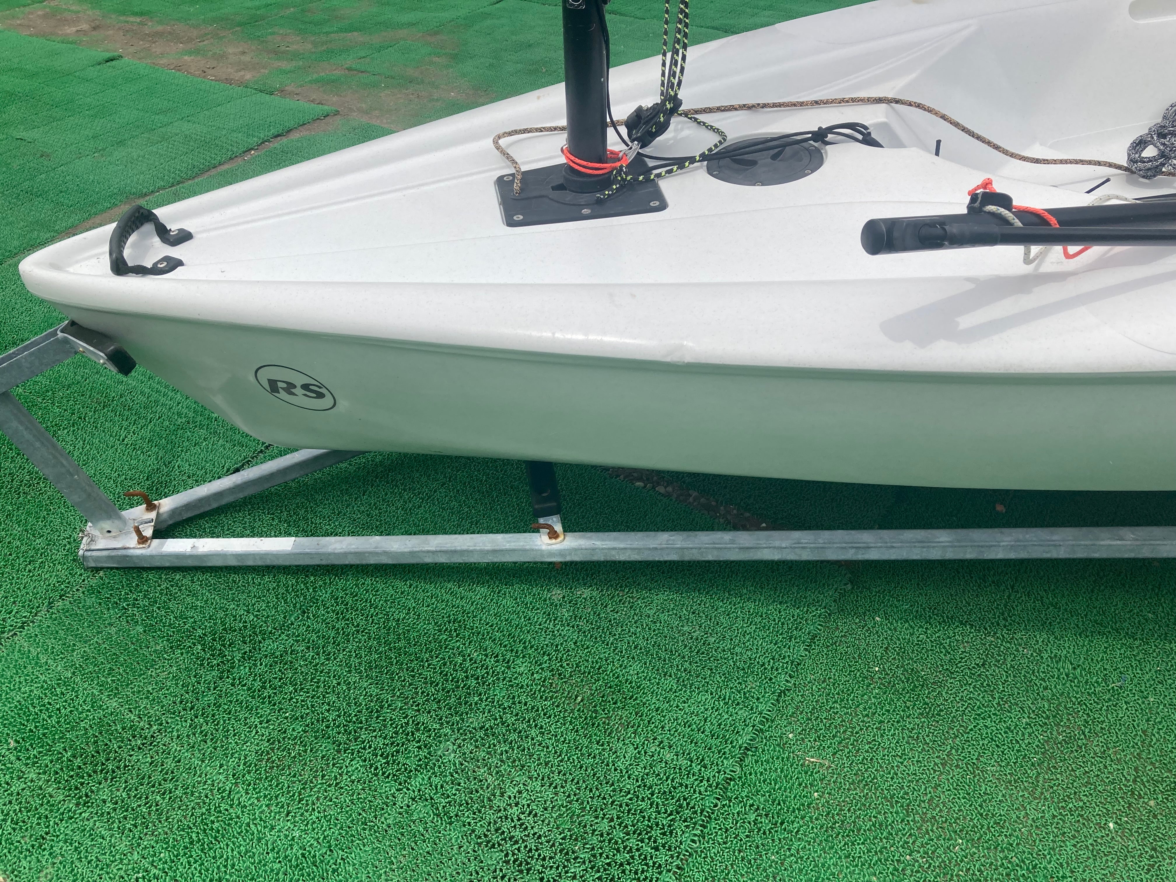 中古艇　RS Tera Sport　セール番号3749　純正鉄製トロリー付き